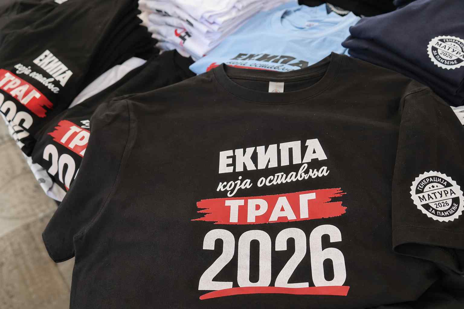 Klasične majice za maturu sa centralnim natpisom